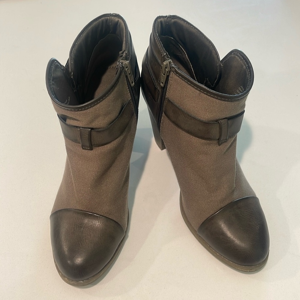 LAUREN CONRAD (EUC) Farrah Dusty Brown Color Ankle High Booties Size 8.5 Med.